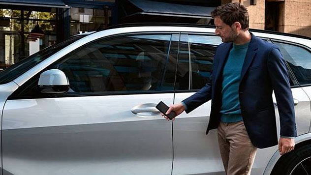 BMW將推出全新2.0版數位車鑰匙，行動電話沒電也能開車門